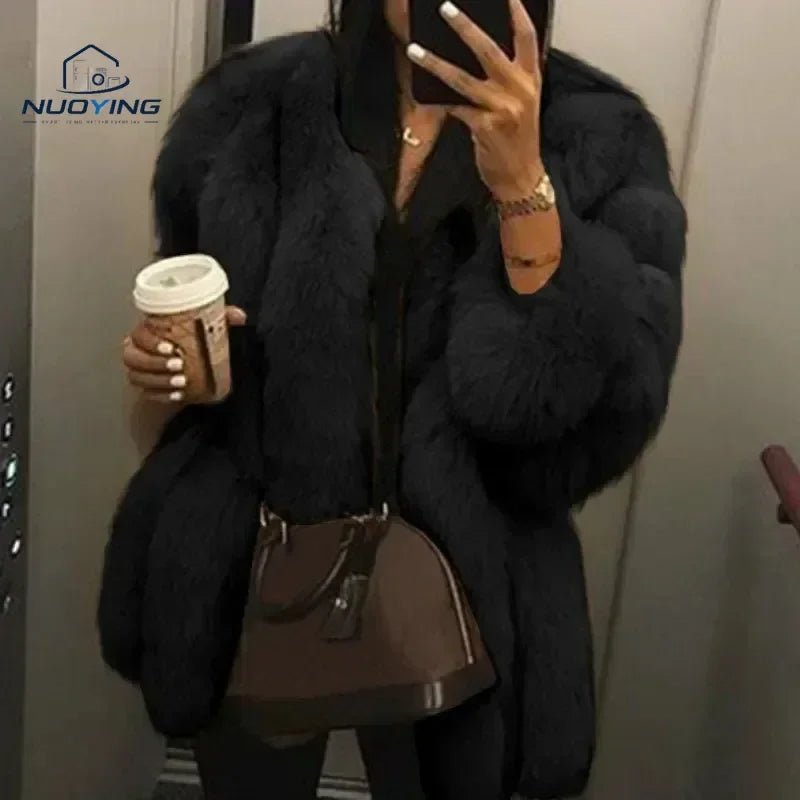 Veste courte et élégante en fausse fourrure pour femme (automne) : couleur unie, coupe oversize, manches longues bouffantes ; un modèle coupe-vent, léger et chaud, idéal pour les trajets quotidiens, les promenades en ville et les rendez-vous au café.