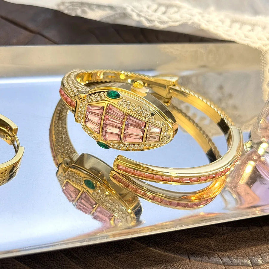 Montre-bracelet élégante pour femme en forme de serpent, ornée de diamants et au design européen et chic.