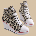 Baskets montantes compensées en toile et jean pour femme – Modèle à lacets, talon de 8 cm