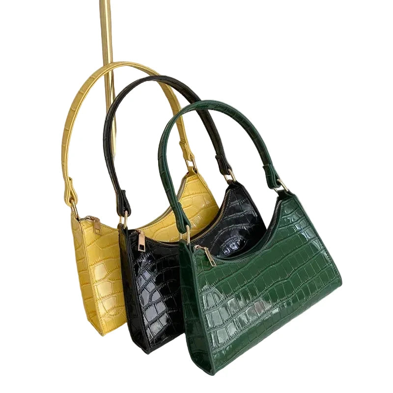 Sac de shopping élégant et raffiné pour femme : style rétro décontracté, porté épaule, en cuir uni.